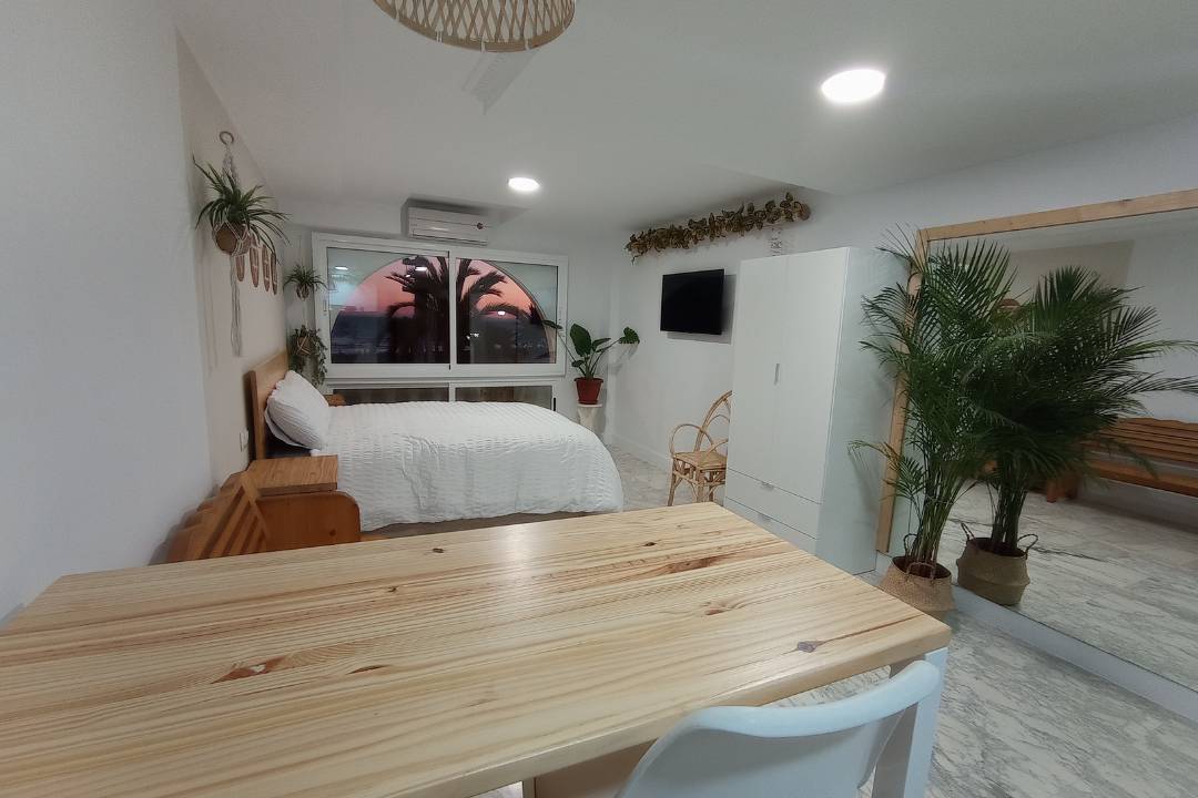 estudio 1 tv y mesa
